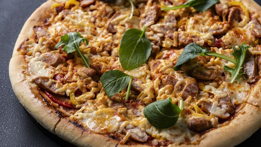 焼きたてピザ　チョリソーとパプリカのペパロニ　